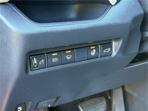 Used 2020 Toyota RAV4 XLE w/ Convenience Package AWD/4WD image 18