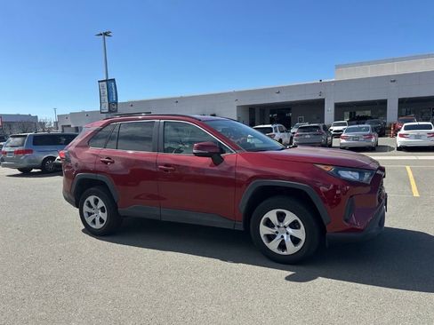 Used 2021 Toyota RAV4 LE image 2