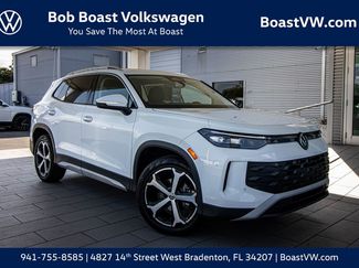 Certified 2025 Volkswagen Tiguan SE video 1