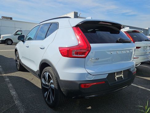 Used 2024 Volvo XC40 B5 Plus w/ Protection Package Premier AWD/4WD image 6