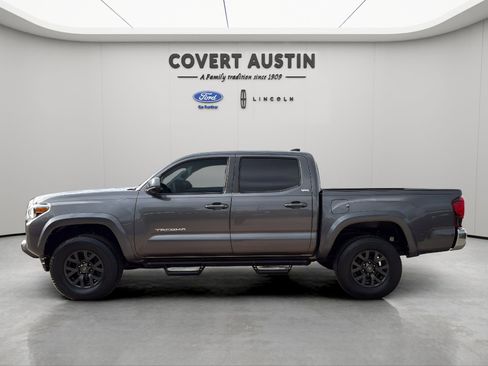 Used 2020 Toyota Tacoma SR5 w/ SR5 Appearance Package (SM) RWD image 2