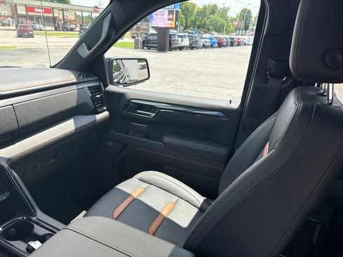 Used 2025 GMC Sierra 1500 AT4 w/ AT4 Premium Package AWD/4WD image 15