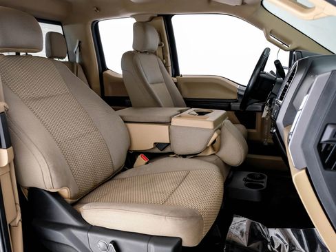 Used 2017 Ford F150 XLT w/ Equipment Group 302A Luxury image 33