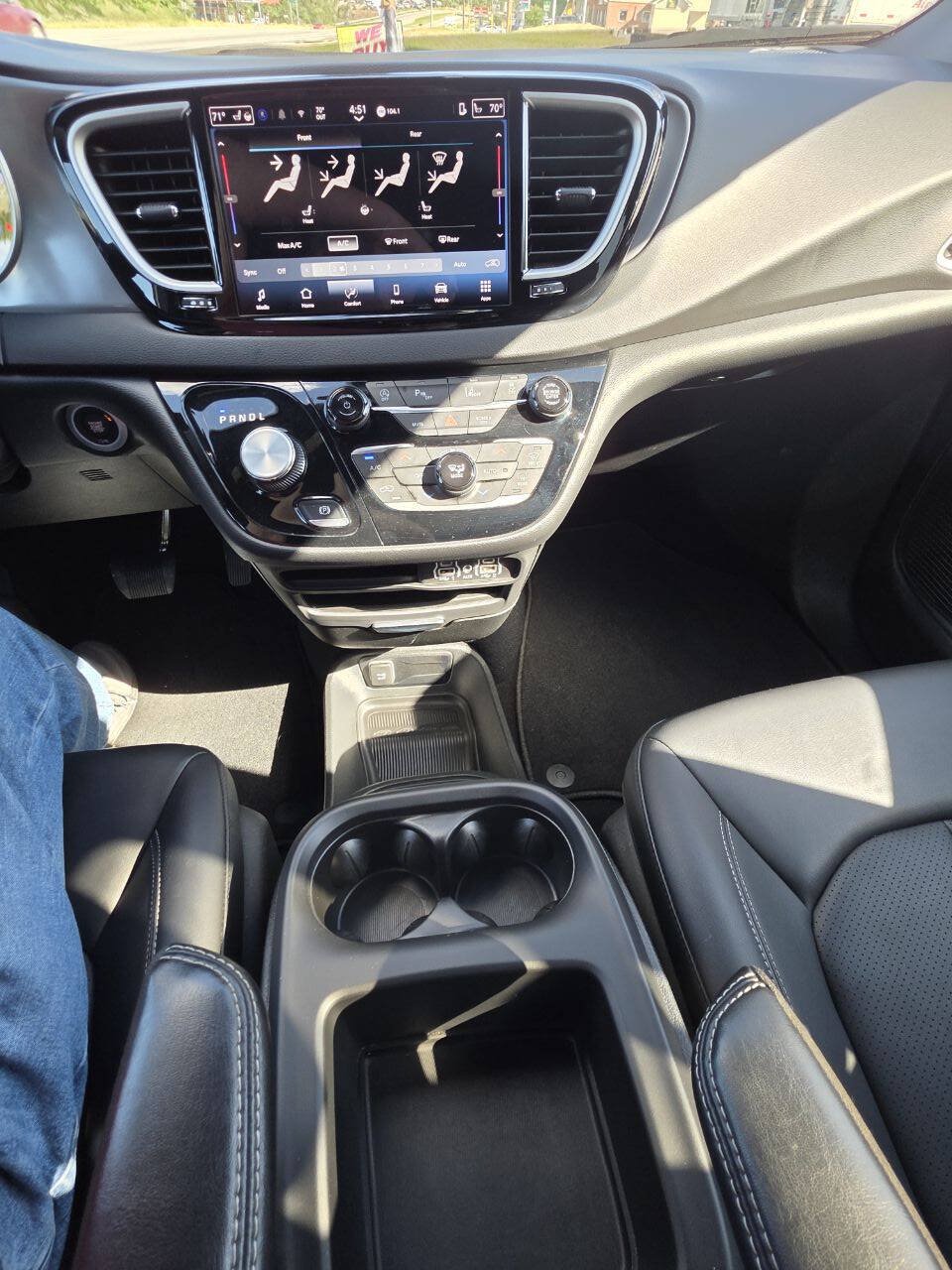 Used 2025 Chrysler Pacifica Select FWD image 20