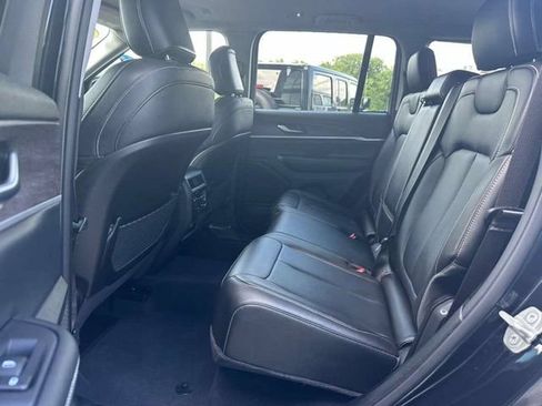 Used 2023 Jeep Grand Cherokee Limited w/ Trailer Tow Prep Group (B) AWD/4WD image 12
