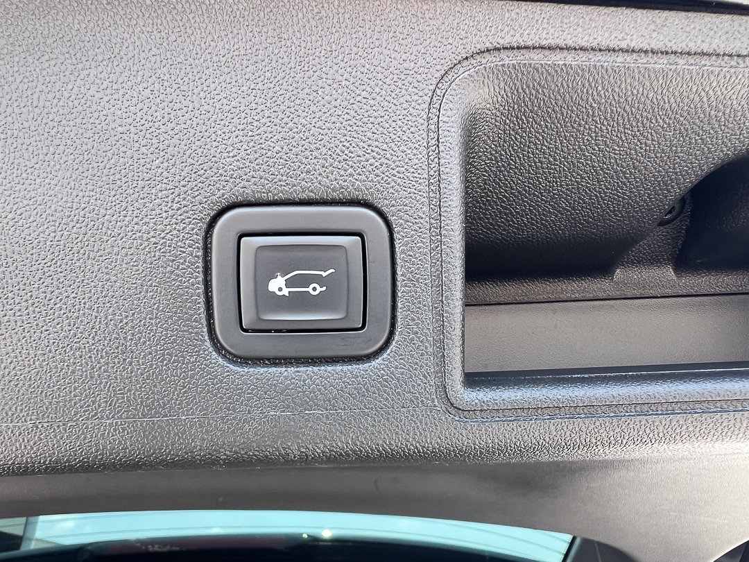Used 2022 GMC Terrain SLT w/ Tech Package AWD/4WD image 6