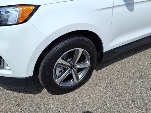 Used 2023 Ford Edge SEL w/ Convenience Package AWD/4WD image 4