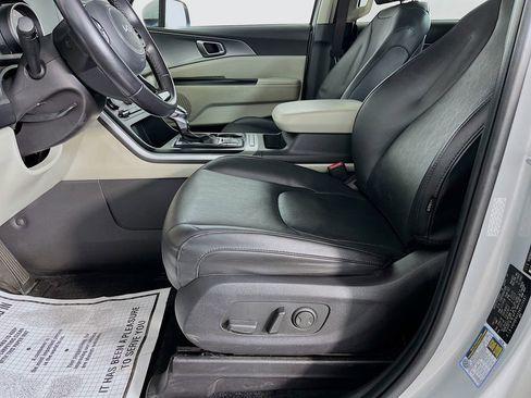 Used 2022 Kia Carnival LX FWD image 27