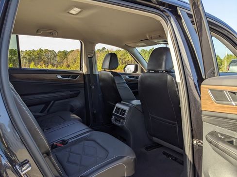 Used 2024 Volkswagen Atlas SE image 51