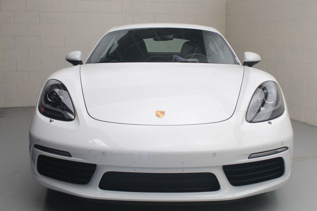 Used 2022 Porsche 718 Cayman RWD image 9