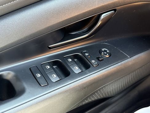 Used 2025 Hyundai Elantra Sport image 17