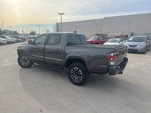 Used 2021 Toyota Tacoma TRD Sport image 4