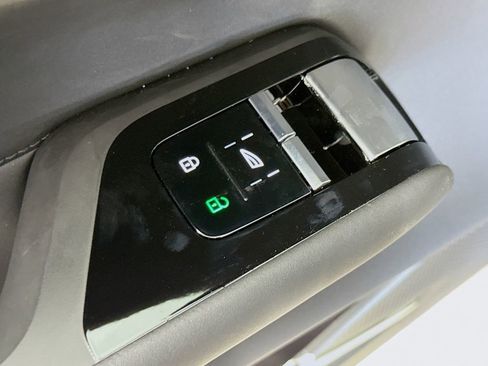 New 2025 Volvo EX90 Ultra w/ Protection Package Premier image 17