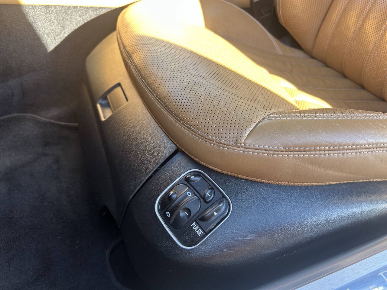 Used 2011 Mercedes-Benz SL 550 image 25