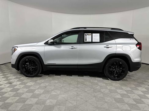 Used 2022 GMC Terrain SLE w/ Driver Convenience Package image 5