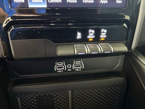 Used 2025 RAM 1500 Big Horn RWD image 47