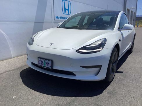 Used 2020 Tesla Model 3 Standard Range Plus RWD image 9