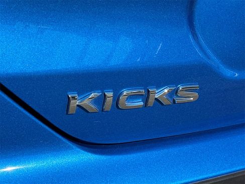 Used 2023 Nissan Kicks SR image 9