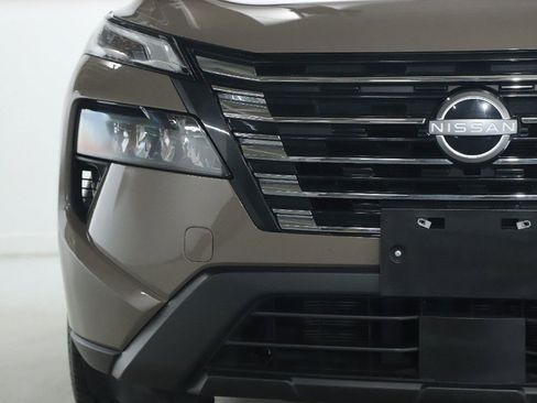 Used 2025 Nissan Rogue SV AWD/4WD image 7