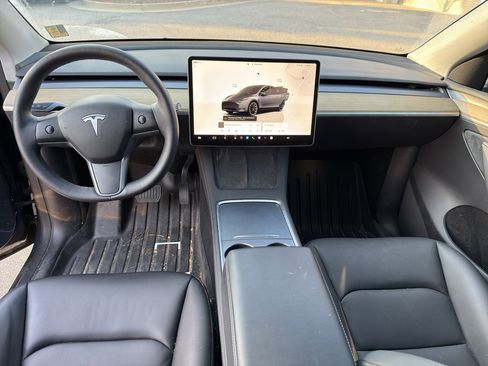 Used 2023 Tesla Model Y Long Range image 10