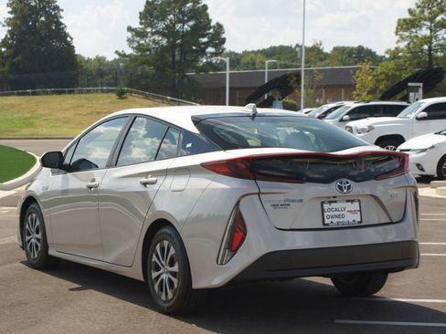 Used 2021 Toyota Prius Prime XLE image 16