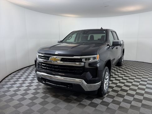 Used 2022 Chevrolet Silverado 1500 LT image 2