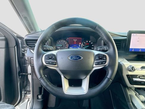 Used 2022 Ford Explorer XLT image 11