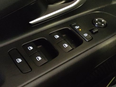 Used 2025 Hyundai Elantra SEL image 27