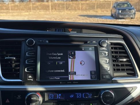 Used 2016 Toyota Highlander Limited Platinum image 12