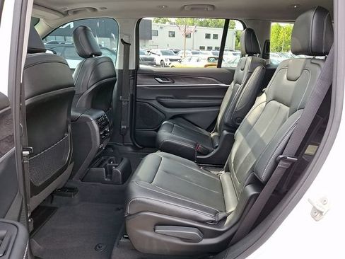 Used 2023 Jeep Grand Cherokee L Limited AWD/4WD image 10