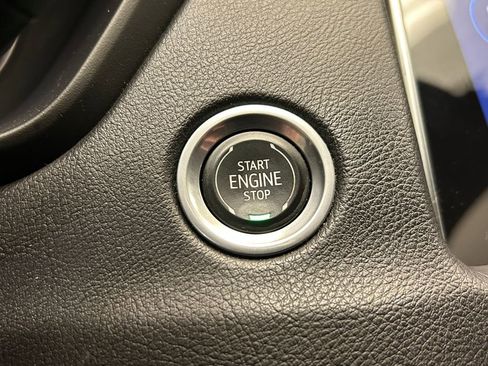 Used 2022 Cadillac XT4 Premium Luxury w/ Enhanced Visibility Package image 16