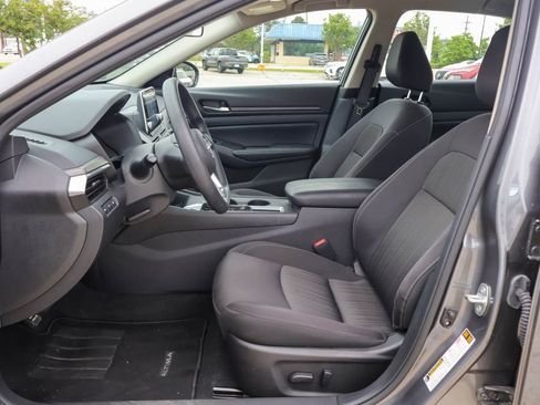 Used 2025 Nissan Altima 2.5 SV FWD image 7