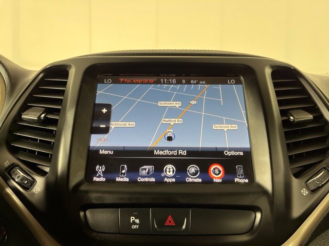Used 2017 Jeep Cherokee Limited w/ Luxury Group AWD/4WD image 29