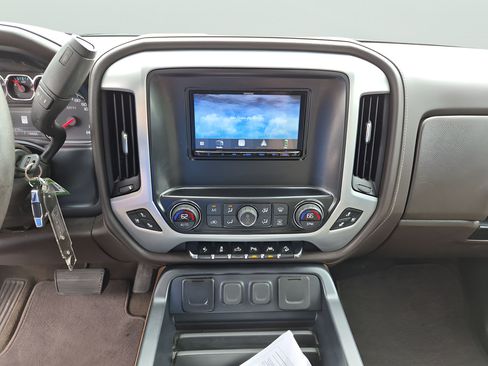 Used 2018 GMC Sierra 1500 SLT AWD/4WD image 30