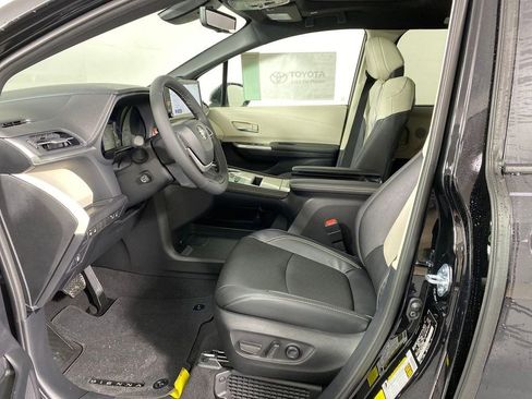 New 2026 Toyota Sienna Limited image 7