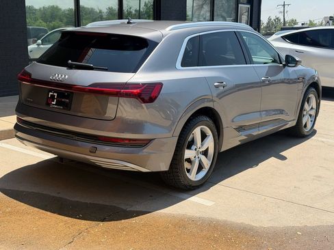 Used 2019 Audi e-tron Prestige w/ Prestige Package AWD/4WD image 11
