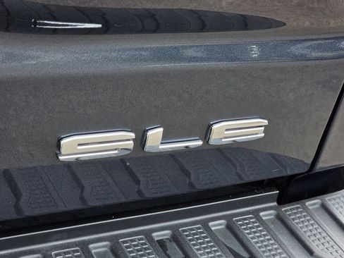 Used 2020 GMC Sierra 1500 SLE w/ SLE Value Package RWD image 9
