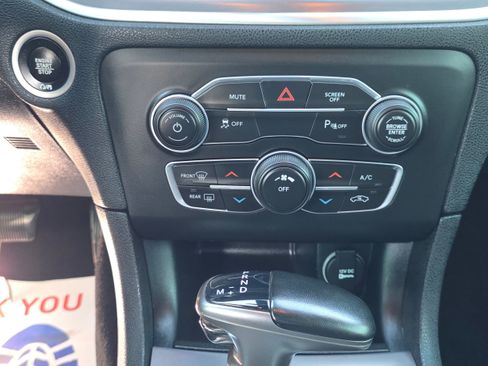 Used 2019 Dodge Charger SXT RWD image 19