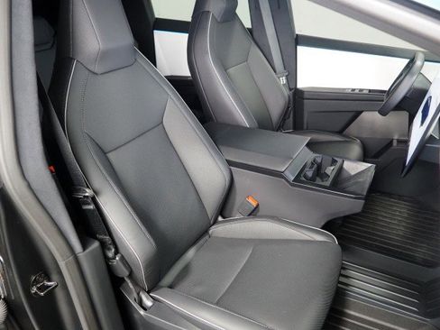 Used 2024 Tesla Cybertruck AWD Crew Cab image 2