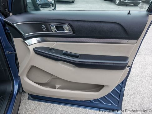 Used 2019 Ford Explorer XLT w/ Equipment Group 202A AWD/4WD image 25