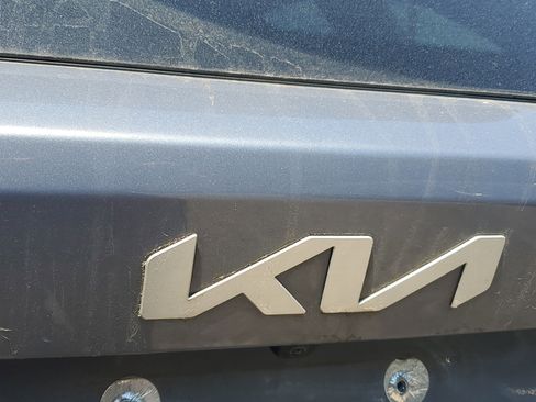 Used 2023 Kia Sorento S w/ Panoramic Sunroof Package image 9