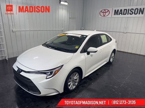 Used 2023 Toyota Corolla LE w/ LE Convenience Package image 1