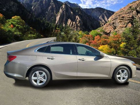 Used 2024 Chevrolet Malibu LS FWD image 2