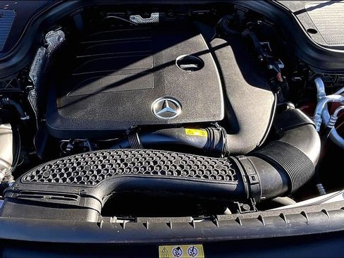 Used 2021 Mercedes-Benz GLC 300 4MATIC w/ Premium Package image 9