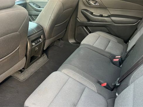 Used 2023 Chevrolet Traverse LT image 14
