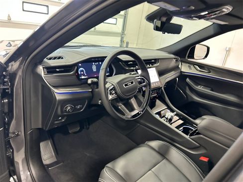 New 2025 Jeep Grand Cherokee Overland w/ Adv Protech Group III image 17