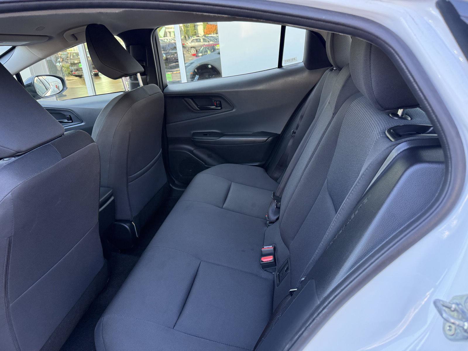 Certified 2025 Toyota Prius LE FWD image 15