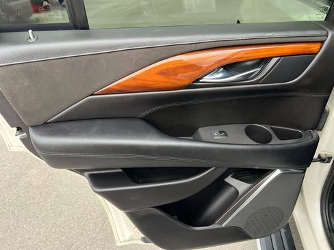 Used 2015 Cadillac Escalade Premium image 20