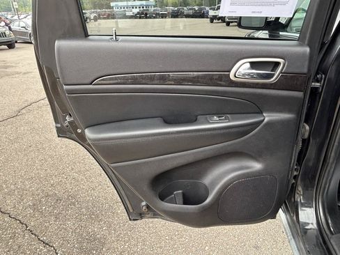 Used 2011 Jeep Grand Cherokee Laredo AWD/4WD image 14