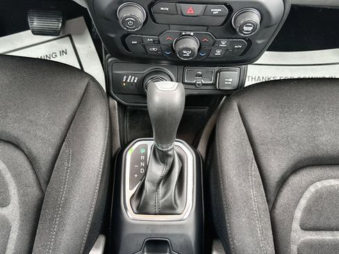 Used 2020 Jeep Renegade Latitude w/ Cold Weather Group image 21